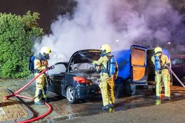 Twee voertuigen verwoest door nachtelijke autobrand in Beverwijk