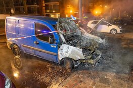 Twee voertuigen verwoest door nachtelijke autobrand in Beverwijk