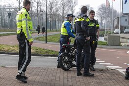 Fatbiker gewond bij aanrijding met auto op de Spoorsingel in Beverwijk