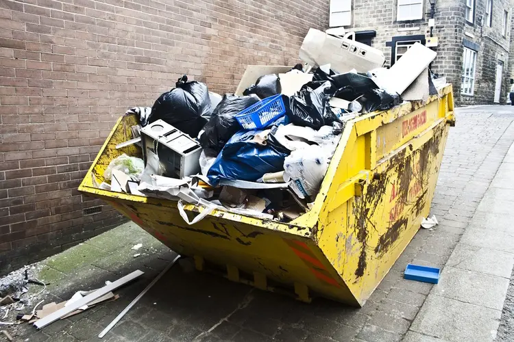 Waarom een grofvuil container huren jouw leven gemakkelijker maakt