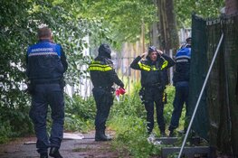 Houten platen van leegstaand poppodium in brand gestoken