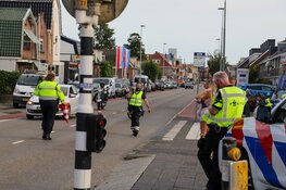 Aanrijding tussen auto en elektrische step, slachtoffer met spoed naar ziekenhuis