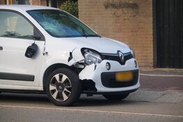 Aanrijding tussen auto en elektrische step, slachtoffer met spoed naar ziekenhuis