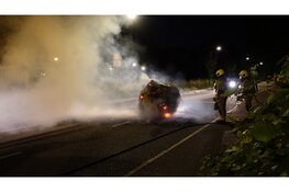 Hooibaal in brand op de Hoflanderweg