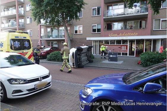 Auto slaat over de kop in Beverwijk