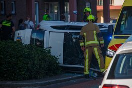 Auto slaat over de kop in Beverwijk