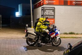 Politie heeft handen vol bij inbraak bij metaalhandel in Beverwijk