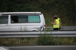 Personenauto botst achterop camperbusje op A9