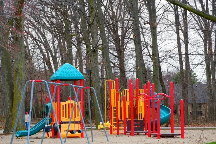 Speeltuin Munnikenweg/Zweedselaan deels weer open