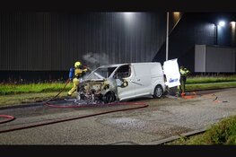 Bestelbus zwaar beschadigd na brand in Beverwijk