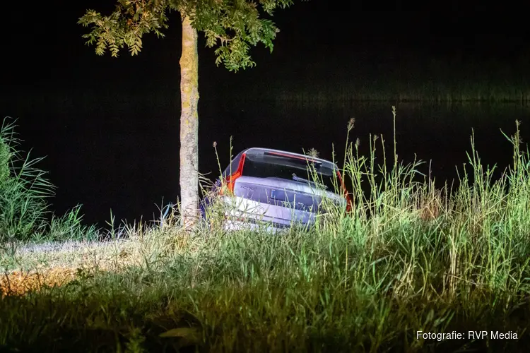 Automobilist belandt in sloot in Beverwijk