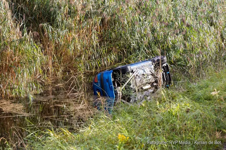 Automobilist verliest de macht over het stuur en kom te water in Beverwijk