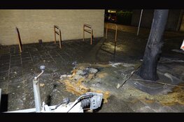 Dixi vliegt in brand naast bouwkeet