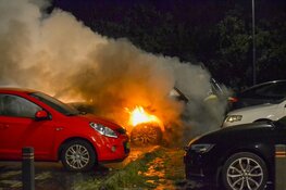 Twee personenauto's uitgebrand in Beverwijk