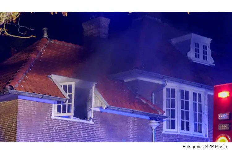 Rookontwikkeling bij brand in woning Beverwijk