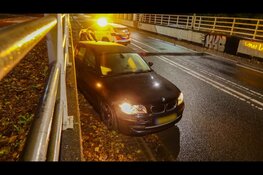 Automobilist verliest macht over het stuur en botst op tunnelwand in Beverwijk