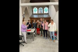 Voedselbank IJmond Noord ontvangt de sleutel van nieuw onderkomen in de Goede Raadkerk