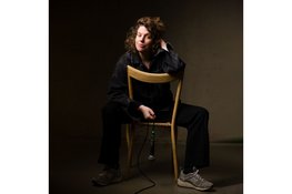 Ad rem, diepzinnig, ontroerend, gevat, gewaagd en pretentieus