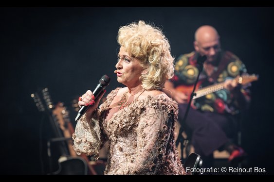 Terug naar de jaren 70 met Karin Bloemen en band