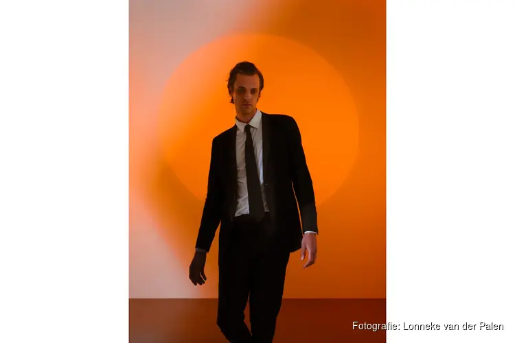 Striptease van de Dood: wervelwind vol muziek, scherpe grappen en vermaak;  Aanstormend cabarettalent David Linszen