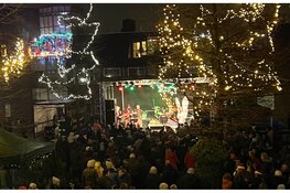 Kerstpleintje bij Café Camille met levende kerststal, live muziek en eigenwijze Christmas Carol