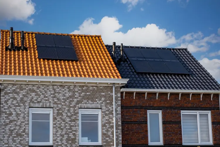 Zonnepanelen reinigen in de winter? Dit is waarom het slim is
