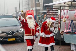 Breestraat verandert in Duitse kerstmarkt tijdens jubileumviering