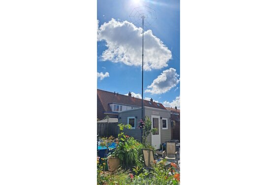 Rocking  under the Christmastree met de Backyard 1116 AM top 200!