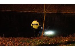 Politie zoekt in waadpakken naar vermiste Milan in sloot Beverwijk