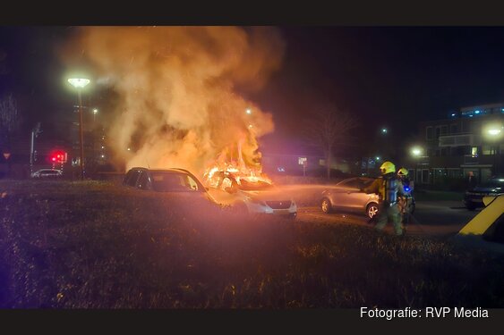 Auto volledig afgebrand op parkeerplaats in Beverwijk