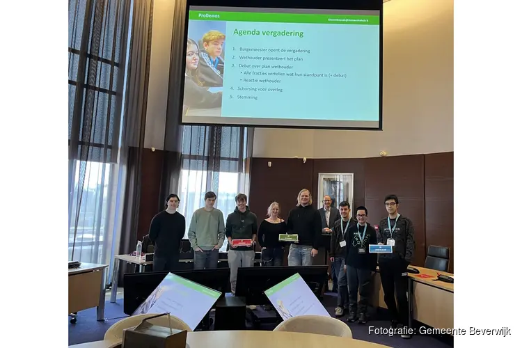 Jongeren beleven democratie tijdens Klassenbezoek@Gemeentehuis