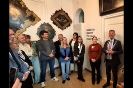 Burgemeester Smit opent tentoonstelling 'Markt en Macht' in Museum Kennemerland