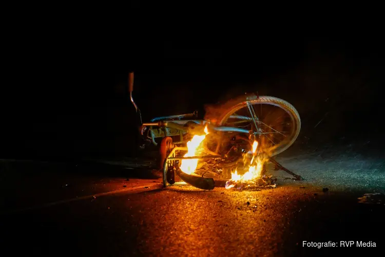Kinderfiets uitgebrand op voetbalveldje Beverwijk