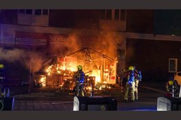 Uitslaande brand bij winkel in Beverwijk