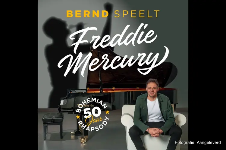 Freddie Mercury on piano