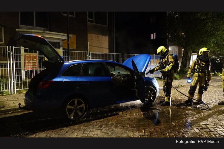 Geparkeerde auto vat vlam in Beverwijk