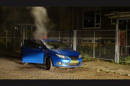 Geparkeerde auto vat vlam in Beverwijk