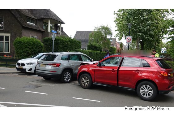 Flinke schade bij ongeval op kruising in Beverwijk