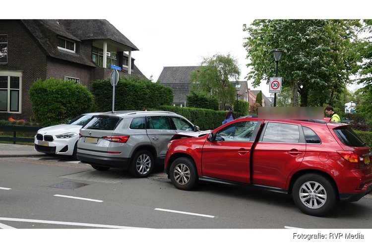 Flinke schade bij ongeval op kruising in Beverwijk