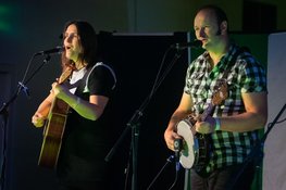 Folkduo Boxin’ The Fox in Café Camille