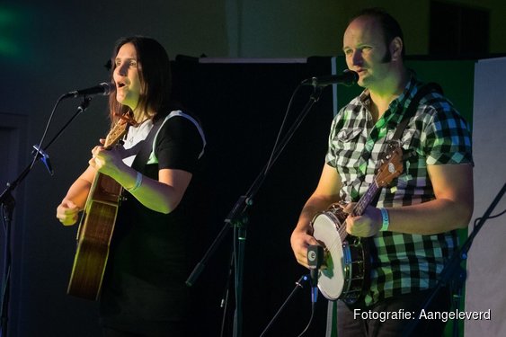 Folkduo Boxin’ The Fox in Café Camille