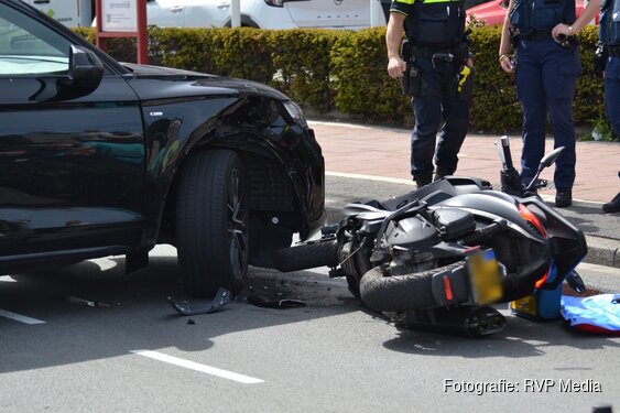 Motorrijder gewond na aanrijding met auto in Beverwijk