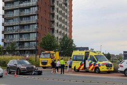 Scooterrijder aangereden door auto op rotonde Beverwijk