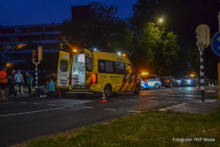 Gewonden na aanrijding tussen scooter en fietser in Beverwijk