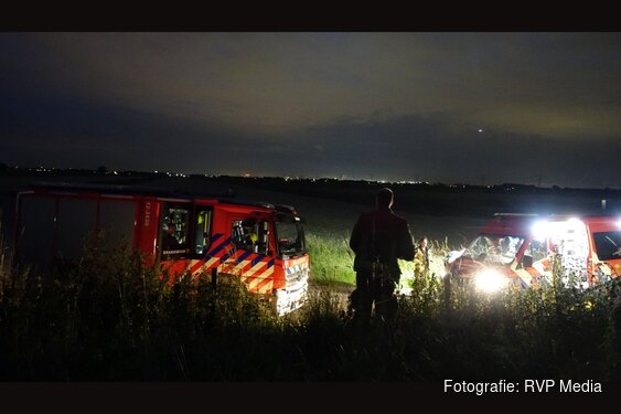 Brandweer uren bezig met paard in sloot