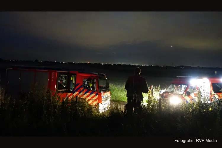 Brandweer uren bezig met paard in sloot
