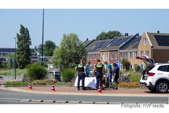 Lichtgewonde na aanrijding op rotonde in Beverwijk