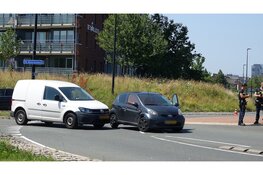 Lichtgewonde na aanrijding op rotonde in Beverwijk