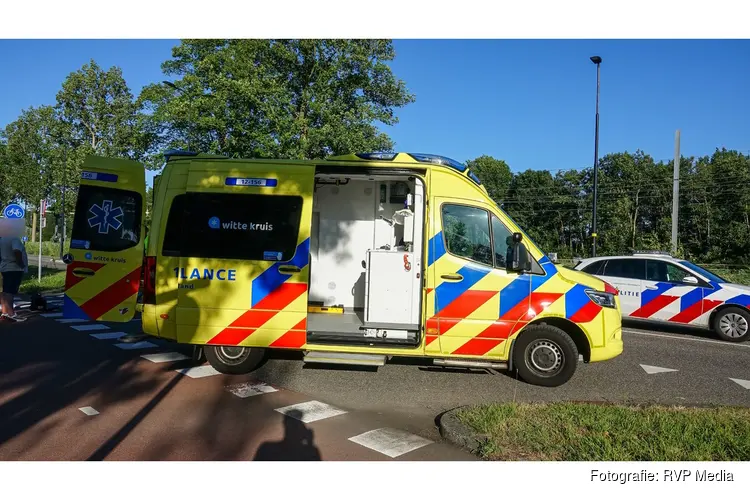 Scooterrijder gewond na aanrijding met auto in Beverwijk