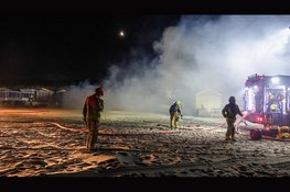 Meerdere strandhuisjes in brand op strand Velsen-Noord